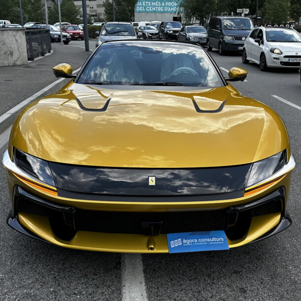 Ferrari 12