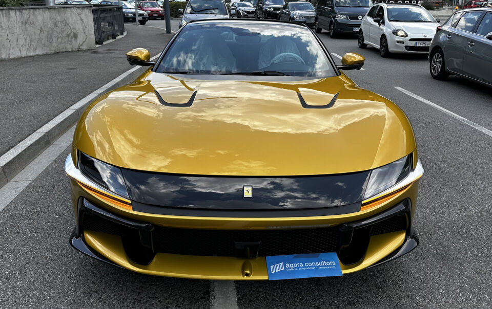 Ferrari 12